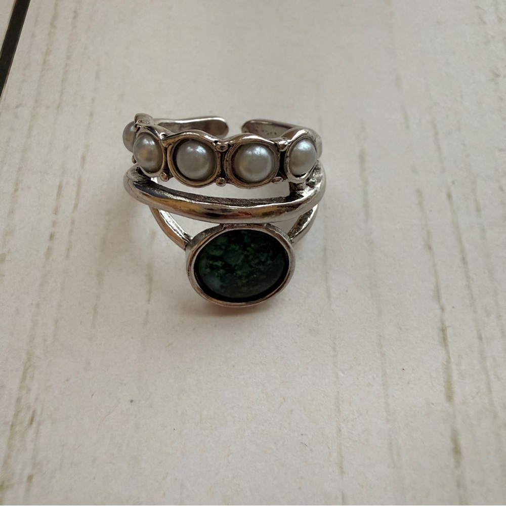 Silver Ring with Green Gemstone - Picture 5 of 5